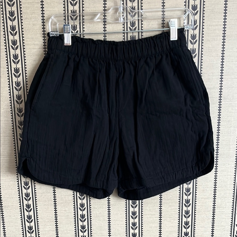 Black cotton high waisted crinkle gauze shorts, size small